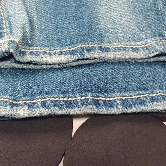 Miss Me Boyfriend Capris...Size 28 - Picture 12 of 13